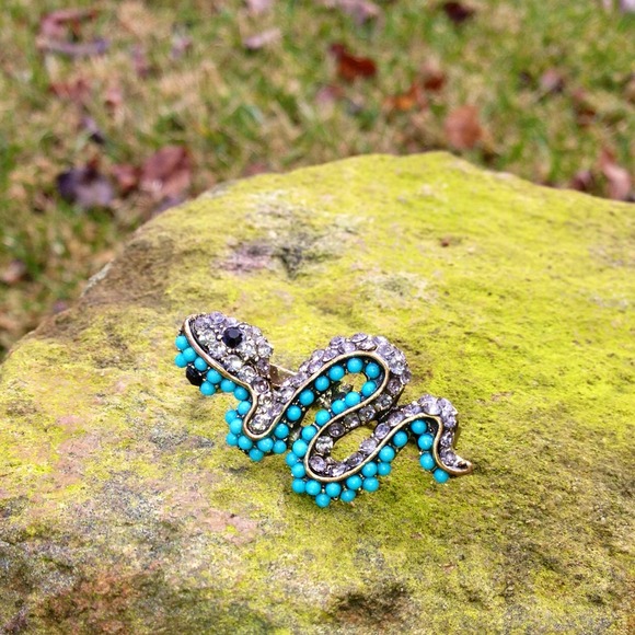 BUNDLED Double finger snake ring