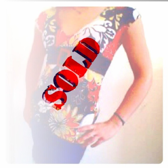 SOLD!!🎉🎉 Amazing red, black and yellow blouse!
