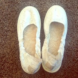 WHITE UGG FLATS WORN ONCE