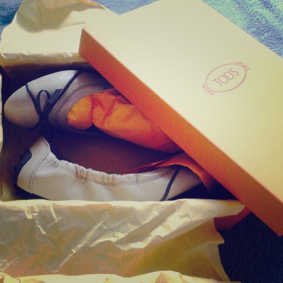 SOLD Authentic Tods ballet leather flats