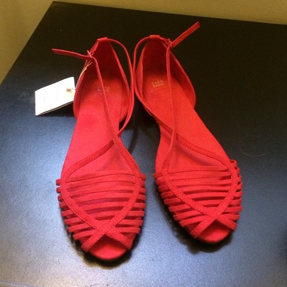** SOLD 💰** NWT Zara Basic Red Strappy Flats