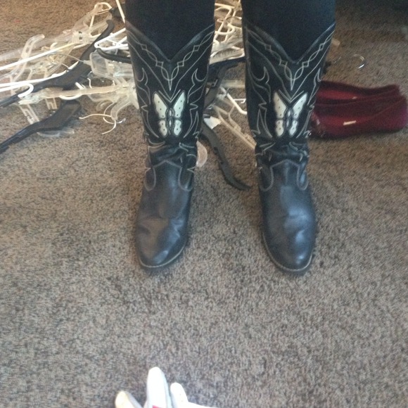 BLACK COWBOY BOOTS