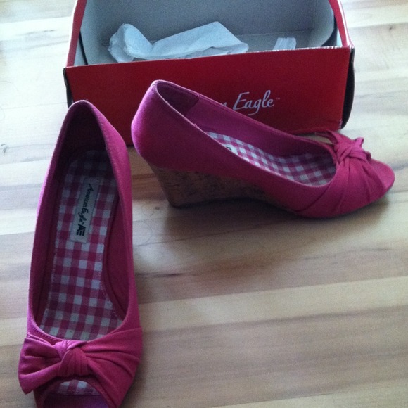 Shoe - Picture 2 of 3