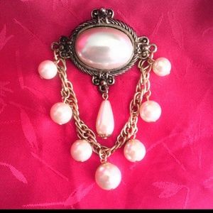 Vintage drop pearl brooch with gold chains and emb