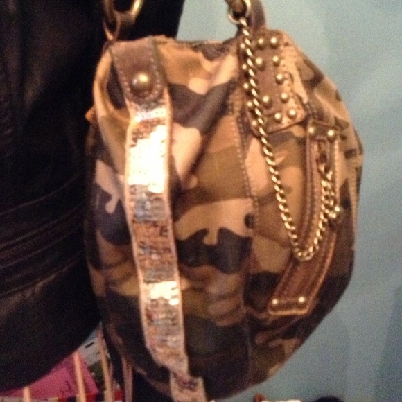 SOLD! Camouflage Handbag - Picture 3 of 4