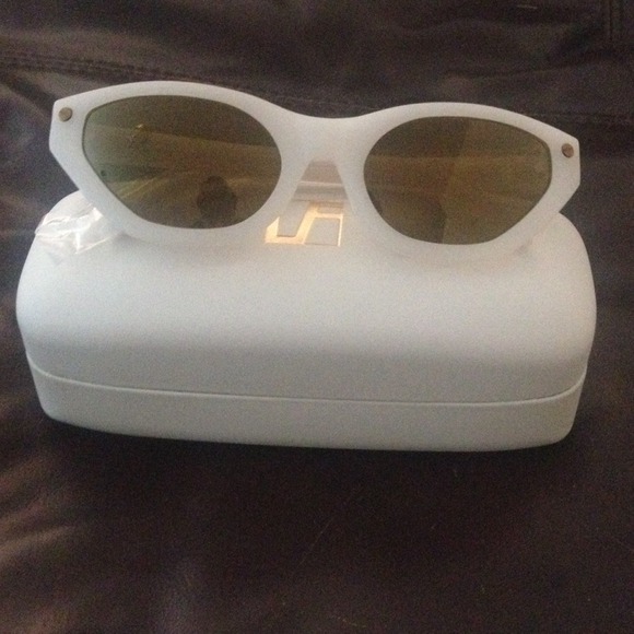 ON SALE! 🎉HP Alexander Wang White Cat Eye Glasses - Picture 3 of 4