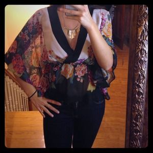 😘BEAUTIFUL kimono-like blouse NWT