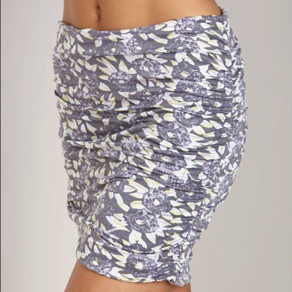 *Sold* Free people essential scrunch skirt