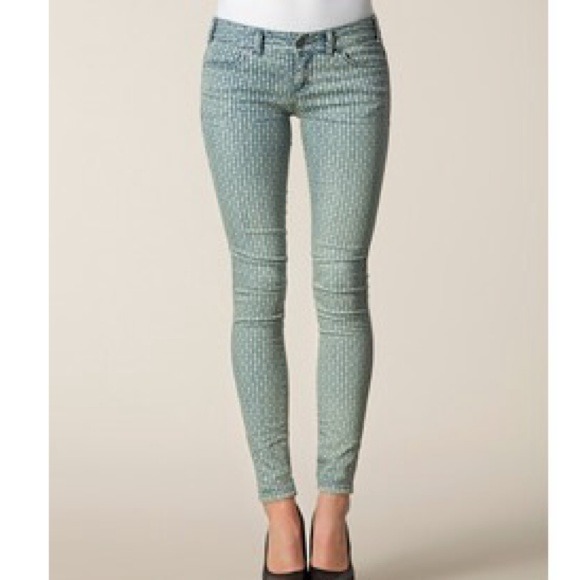 *Sold* Free people skinny diamond jeans
