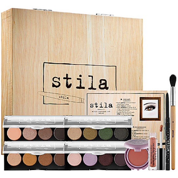 STILA Artist Essential Set
Makeup kit