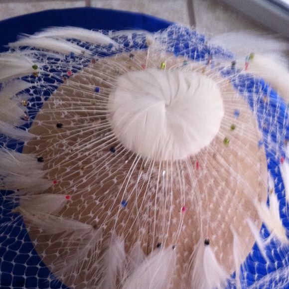 Vintage white featherbhat - Picture 2 of 3