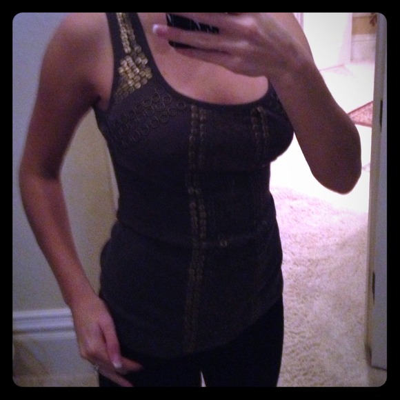 Gray shirt with gold accessories.. Very cute