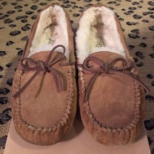 UGG Suede Dakota Slippers Size 6