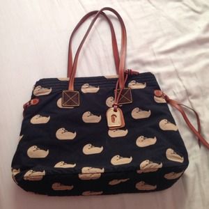 Authentic dooney and bourke REDUCED😚