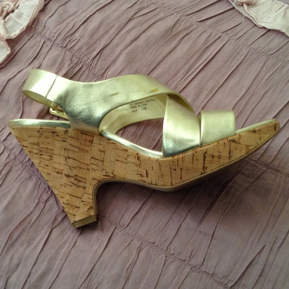 Shoes size 7