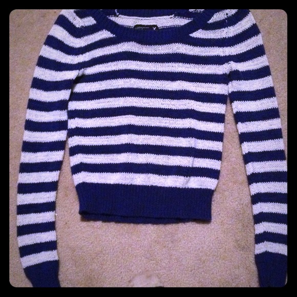 American Eagle sweater
