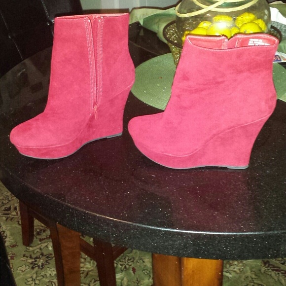 Red Faux Size 8.5 Heel Boot