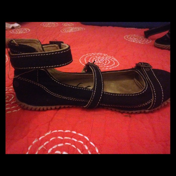 Blowfish sporty flats.