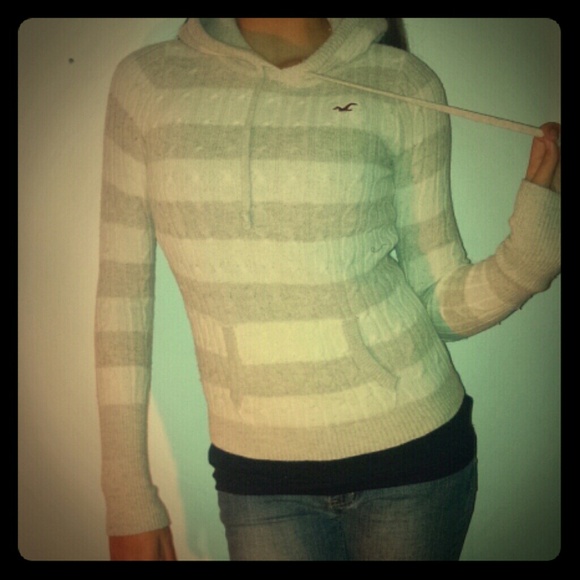 SOLD!!!!! Hollister sweater