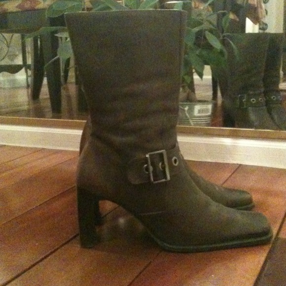 Brown leather boots - Picture 2 of 4