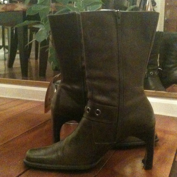 Brown leather boots - Picture 3 of 4