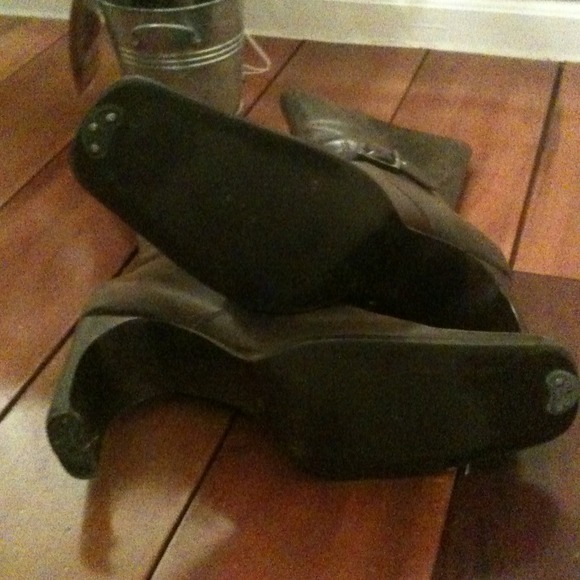 Brown leather boots - Picture 4 of 4