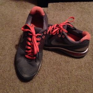 Nike shoes!!😍 LIKE NEW!!😊