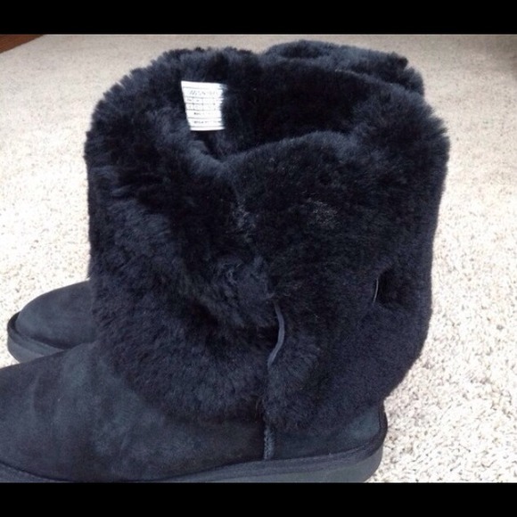 Inside of black uggs - Picture 3 of 4