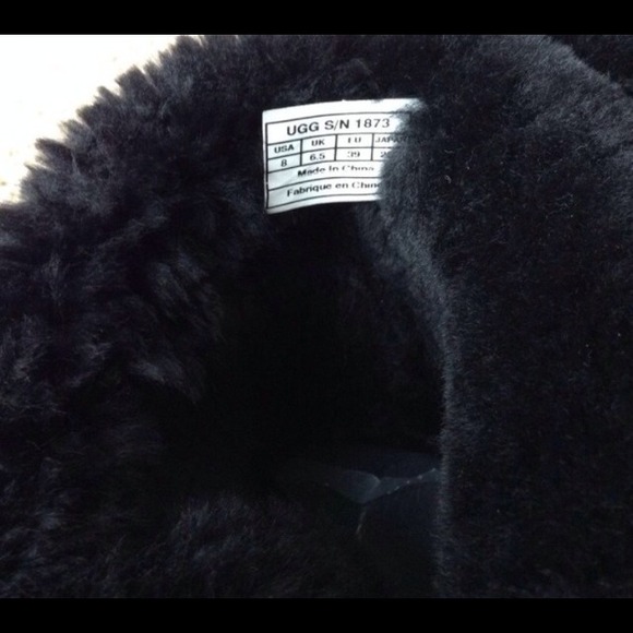 Inside of black uggs - Picture 4 of 4