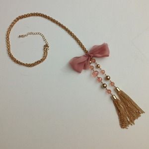 🚩SOLD🚩Gold and pink bow tassel necklace