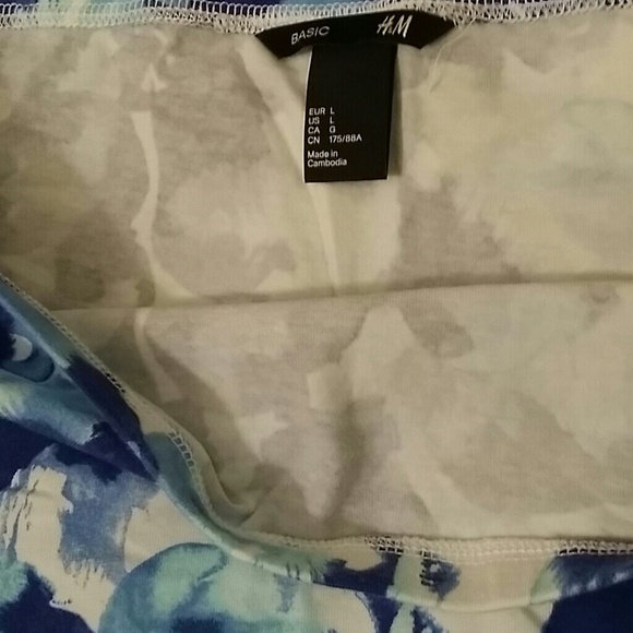 ***SOLD IN BUNDLE***H&m Floral Mini Skirt - Picture 3 of 3
