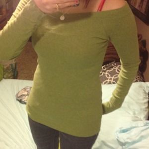 BUNDLED green shirt and scarf