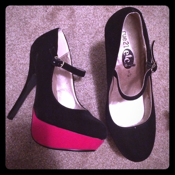 ❌SOLD❌PRICE REDUCED !!!! Adorable high heels !!!