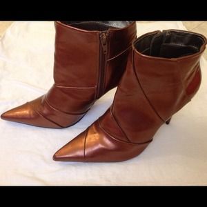 Womens Fashion Ankle boot.... Size 9