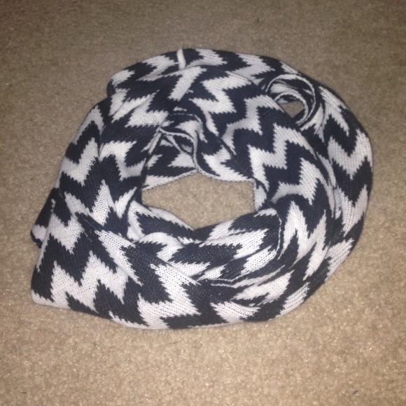 Black and white chevron infinity scarf