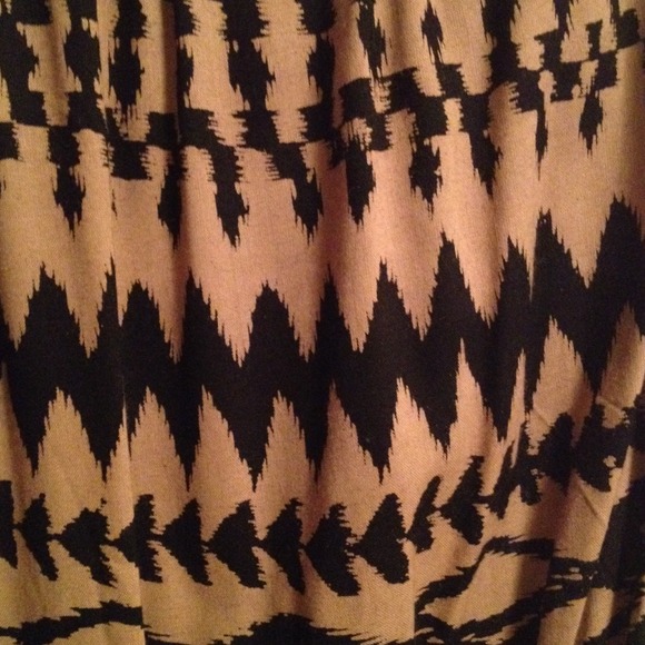 ❌SOLD❌Tribal pattern romper - Picture 2 of 2