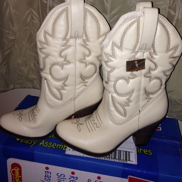 Cowgirl boots size 8