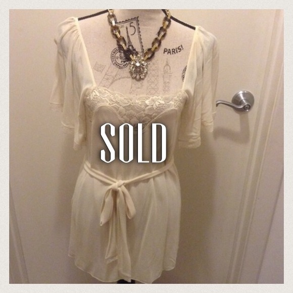 ❌SOLD❌Banana Republic Sheer lace blouse🌸