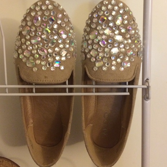 Aldo bedazzled toms-like flats SZ 7