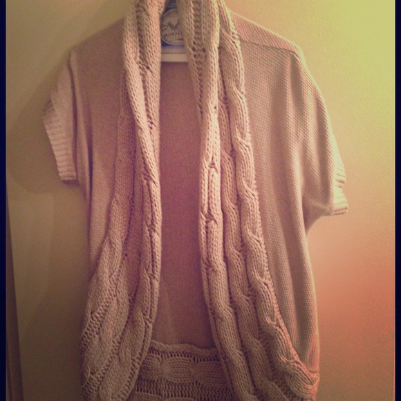 Beige sleeveless cardigan