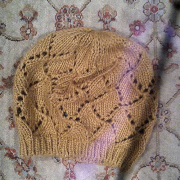 Beige beanie SOLD