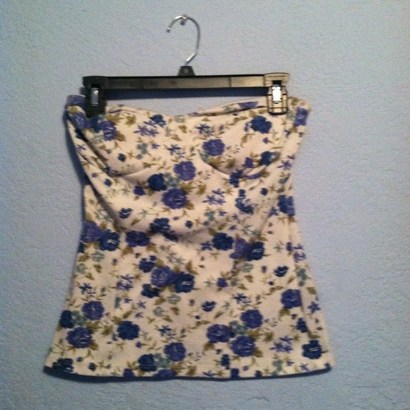 Floral strapless sweetheart top
