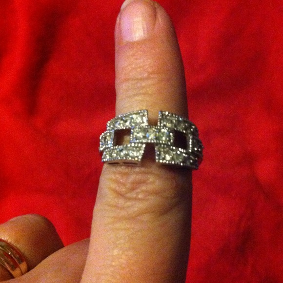 ##🚫SOLD🚫## Faux diamond ring by Premier!