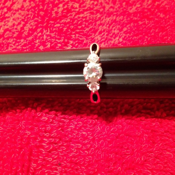 Sterling Silver cubic zirconia ring - Picture 2 of 4