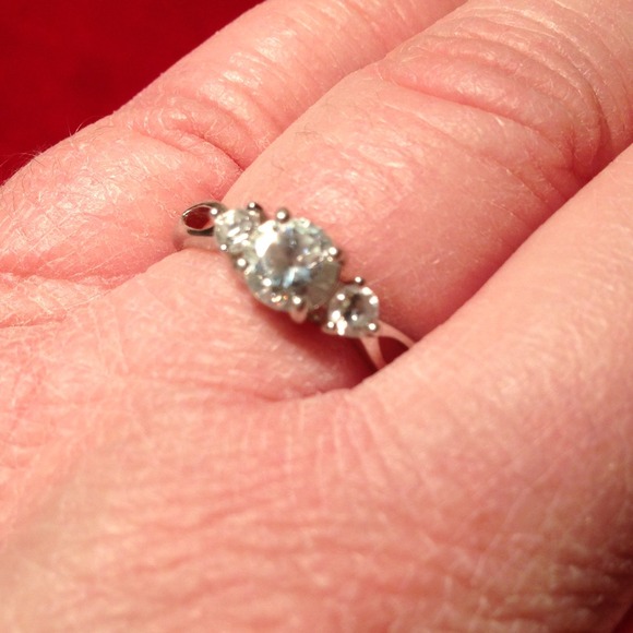 Sterling Silver cubic zirconia ring - Picture 4 of 4