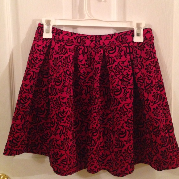 Forever 21 black & red skater skirt. Like new! - Picture 2 of 2