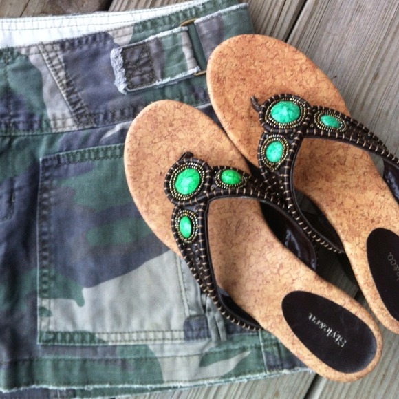 Shoes - RoCKiN' PRICE!!!~🌸Adorable Wedge Shoes🌸~