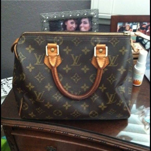 Louis Vuitton Handbags - Louis Vuitton Speedy 25🚫sold on different site🚫
