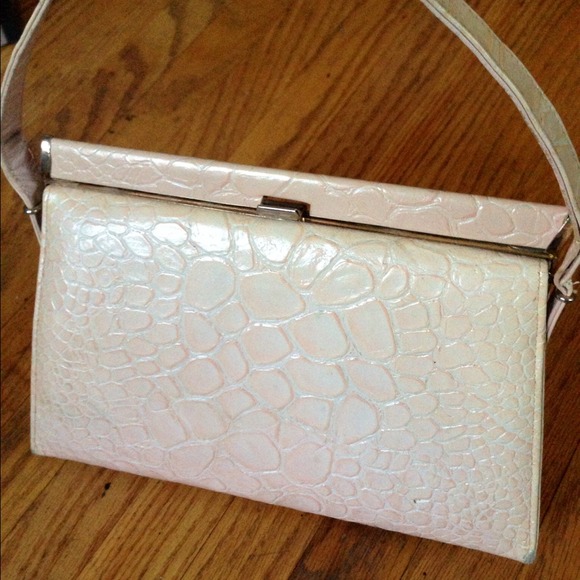 💝SOLD IN BUNDLE💝Vintage Pink Snakeskin Purse - Picture 2 of 3