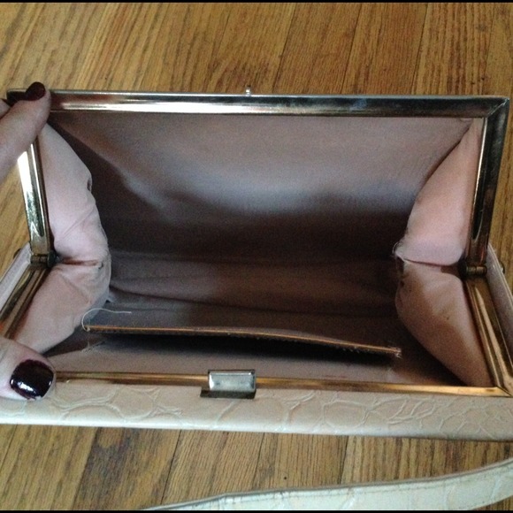 💝SOLD IN BUNDLE💝Vintage Pink Snakeskin Purse - Picture 3 of 3